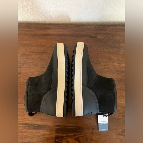 Koolaburra by UGG Tynlee Women NWT KOOLABURRA BY UGG TYNLEE ZIP. Waterproof Comfy Boots